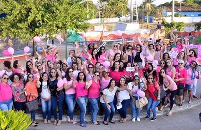 Prefeitura realiza caminhada do Outubro Rosa em Palmeira