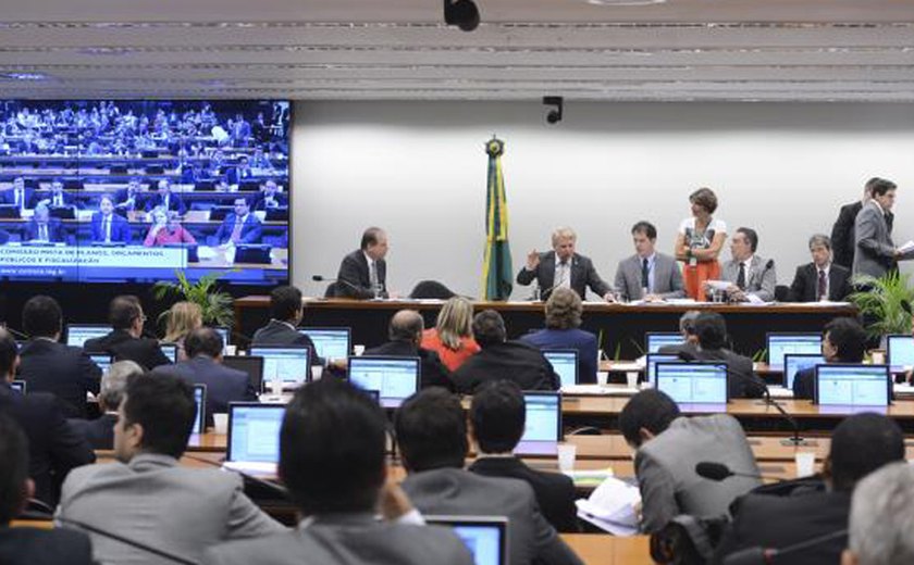 CMO quer ampliar orçamento da saúde em mais R$ 4 bilhões para 2016