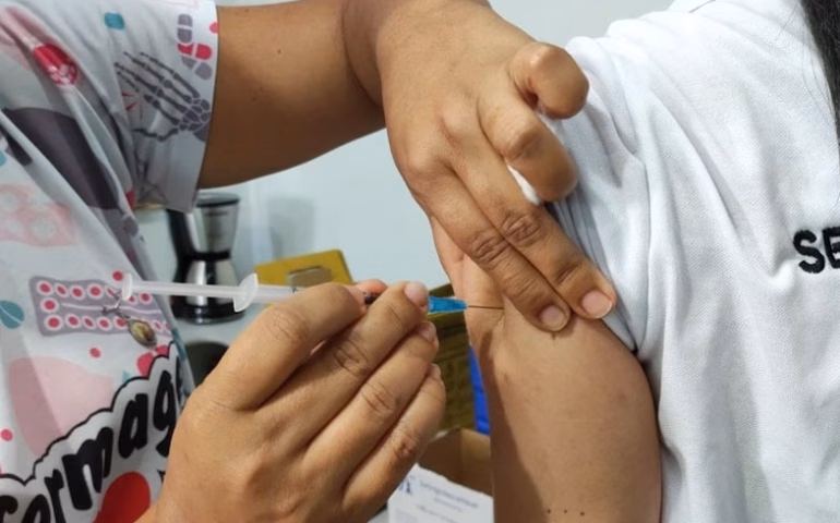 Secretaria de Saúde de Penedo alerta sobre a importância da vacinação contra a febre amarela