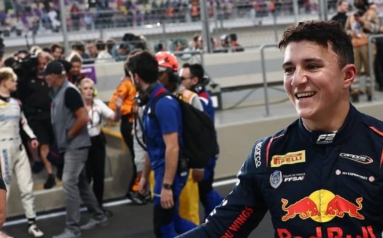 Rival de Bortoleto acerta com RB e grid da F-1 fica completo para temporada 2025