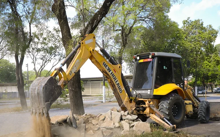 Ufal executa obras de recuperação das calçadas e amplia acessibilidade no Campus