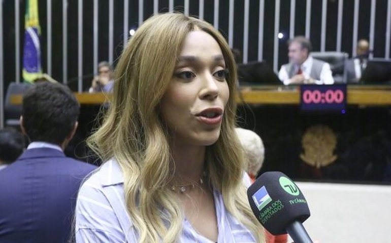 Oposição contesta eleição de Erika Hilton para Comissão da Mulher e apresenta recurso a Motta