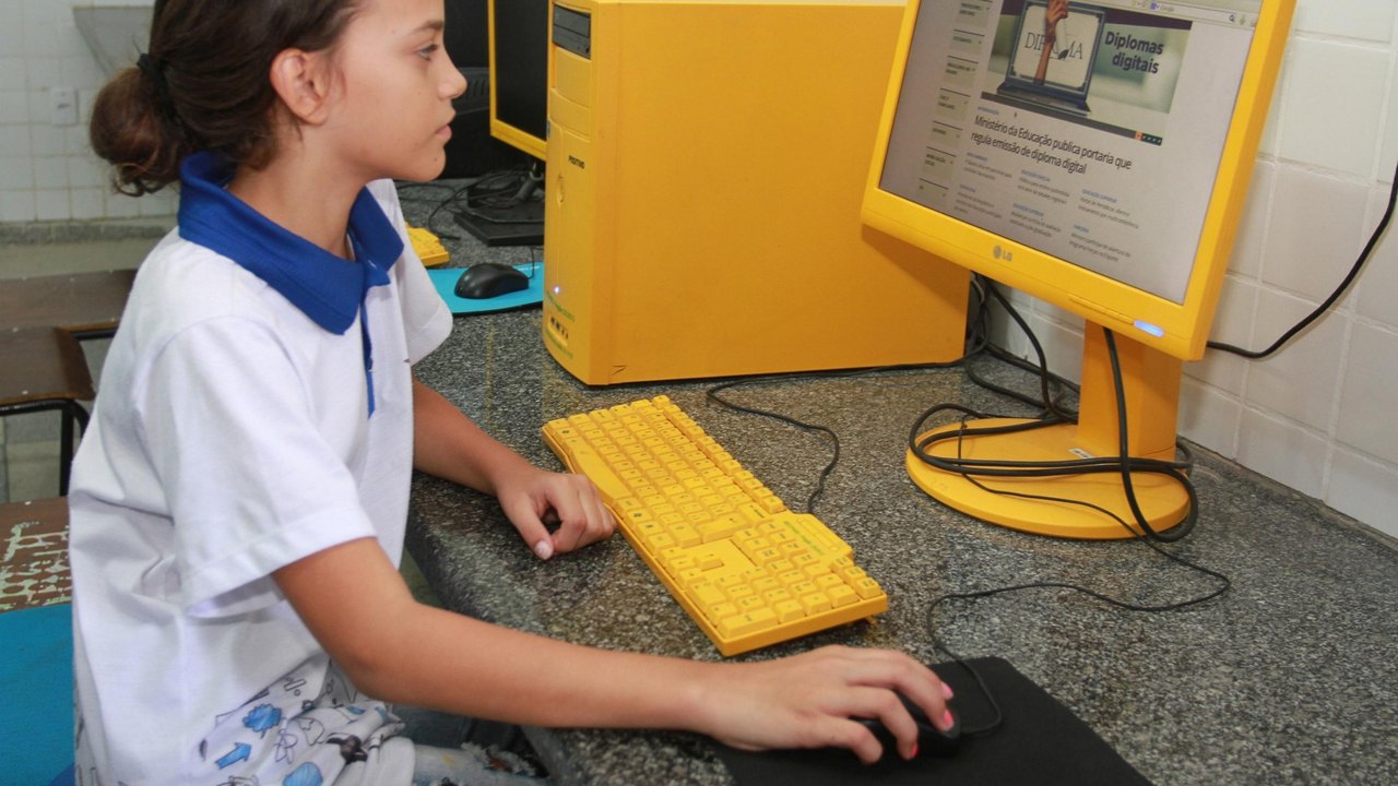 Seduc vai relançar Revista Eletrônica de Educação na Bienal do Livro