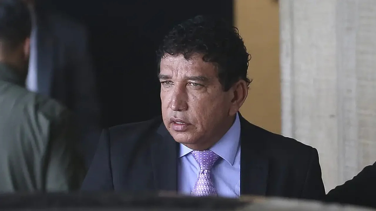 Técnica de enfermagem acusa Magno Malta de agressão durante exame; senador nega