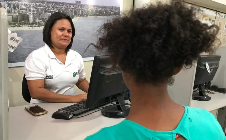 Mercado de trabalho: Sine Maceió oferece vagas de emprego
