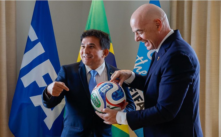Ministro do Esporte entrega marco regulatório da Copa Feminina à Fifa