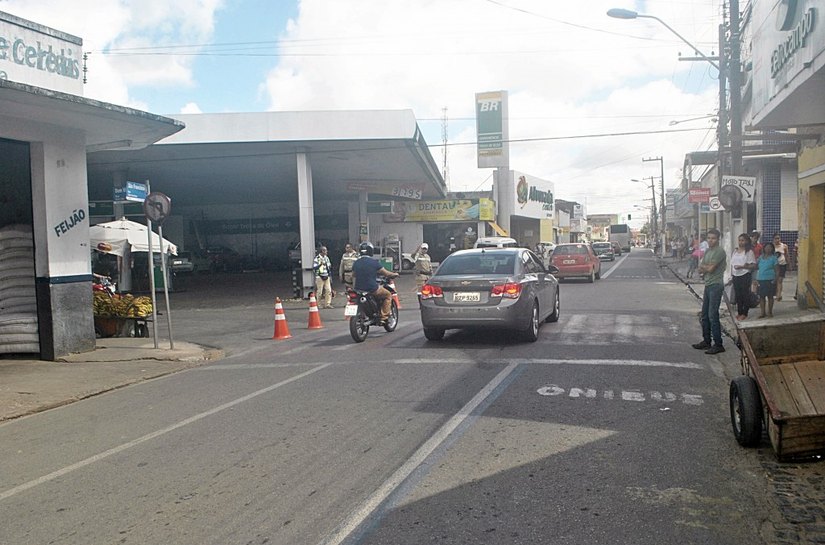 Arapiraca inverte trecho da Rua Dom Vital devido à obra de drenagem