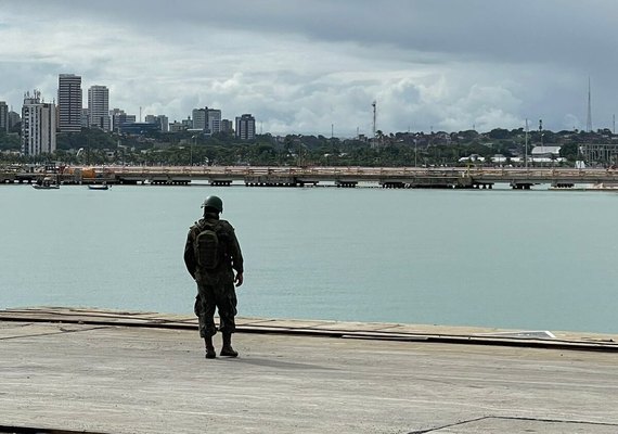 Marinha e FEPEAL levam apoio a pescadores durante operação em Alagoas