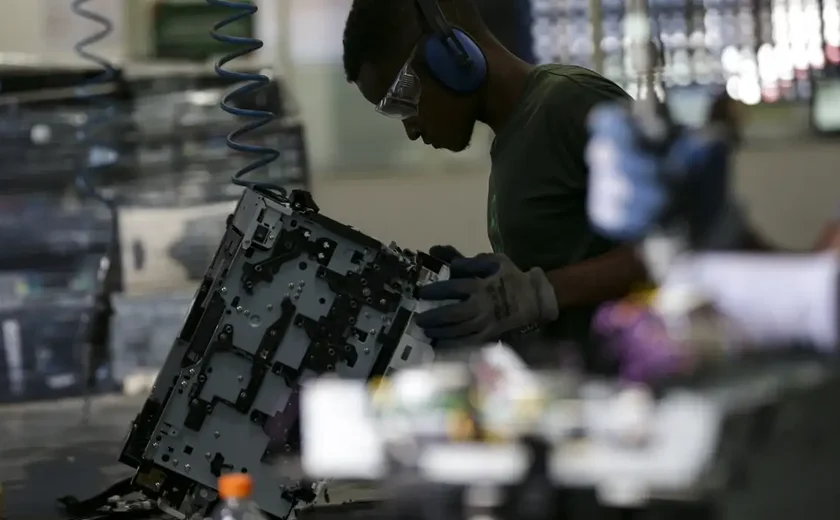 Estudo do Ipea aponta população ocupada nos maiores níveis em 10 anos