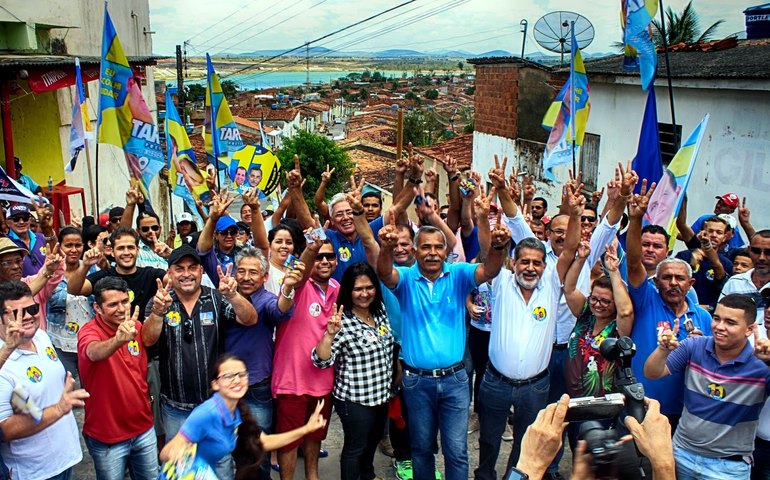 Tarcizo Freire é recebido com muita alegria no bairro Manoel Teles
