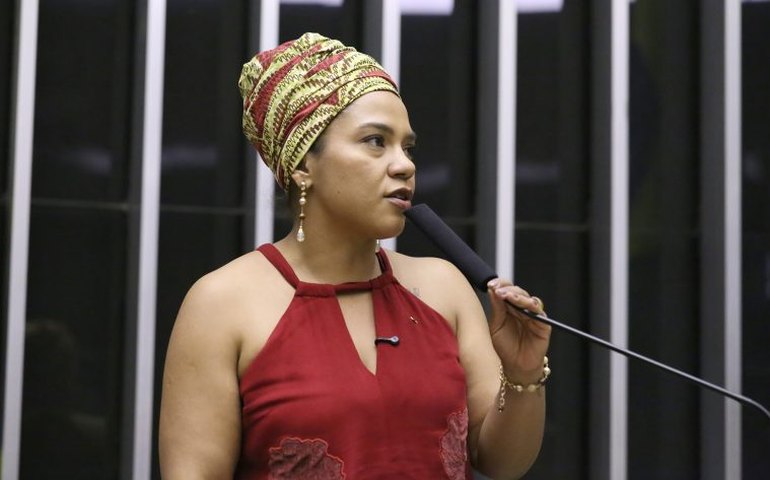 Projeto que amplia isenção do Imposto de Renda domina discursos no Plenário