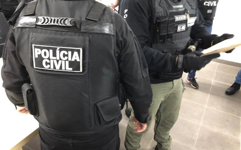 Polícia Civil prende ex-funcionário de banco por furtar mais de R$ 300 mil de agência