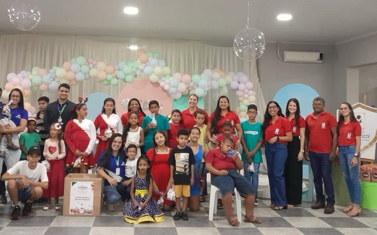 Colaboradores da Águas do Sertão proporcionam “Doce Sorriso de Natal” para crianças alagoanas