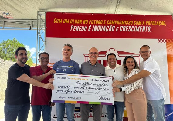 Prefeito Ronaldo Lopes e Deputado Rafael Brito entregam investimentos para o povo de Penedo