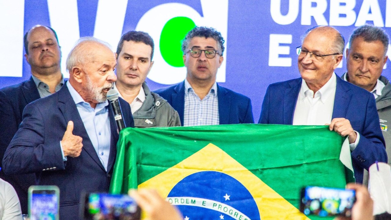 'Lambendo as botas dos EUA', dispara Lula sobre opositores que buscam apoio norte-americano (VÍDEOS)