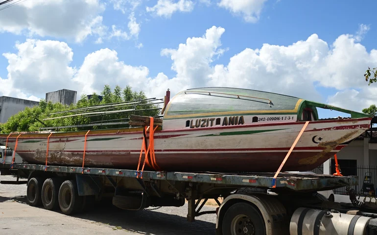 Símbolo do Circuito de Cinema, Canoa de Tolda chega a Penedo para restauração coordenada pela Ufal