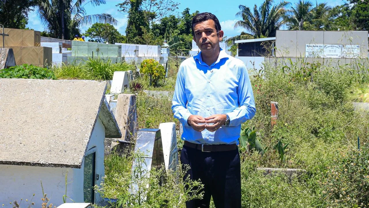 Defensoria Pública encontra acúmulo de mato e outras irregularidades em vistoria no Cemitério São Luís, em Maceió