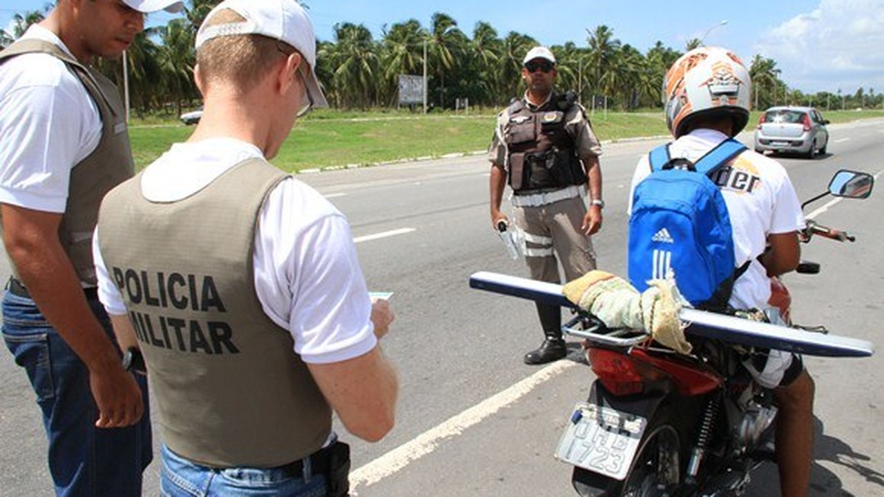 Formandos da Polícia Militar de Alagoas fazem treinamento prático