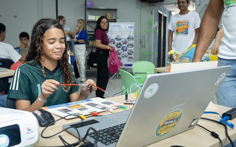 Terceiro e último dia do 8º Encontro Estudantil de Alagoas exalta criatividade literária, musical e inovadora