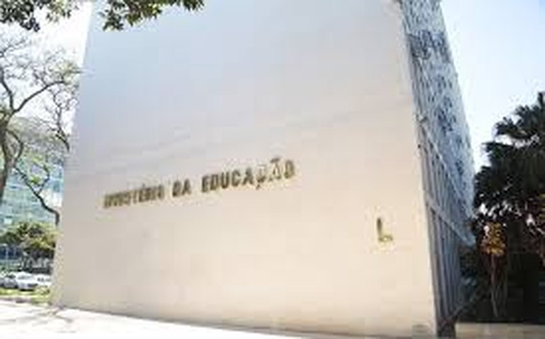 MEC quer discutir suspensão de aulas causadas por operações policiais