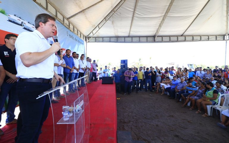Marx e Cacau assinam ordem de serviço para construir Drive da Cocada em Marechal
