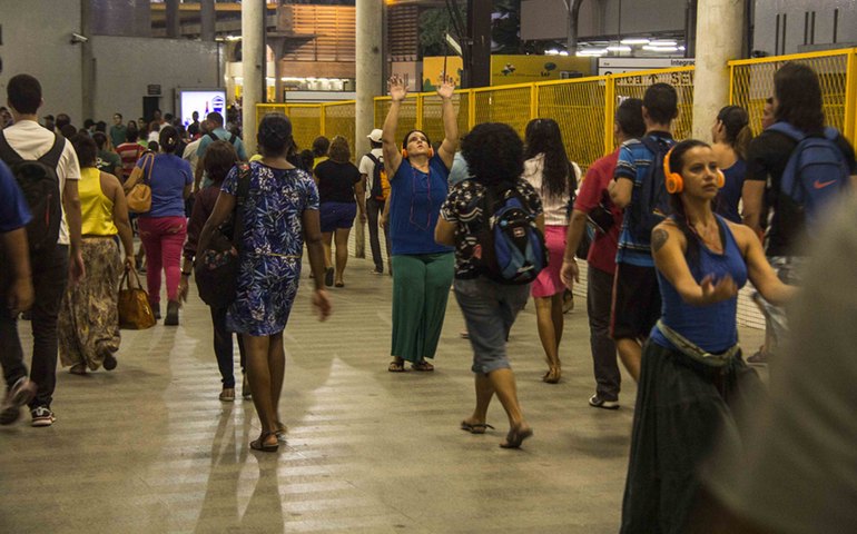 Coletivo Lugar Comum promove &#8220;ocupação artística&#8221; na Rodoviária de Maceió, neste domingo