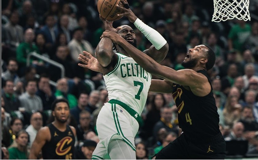 Celtics arrasam Cavaliers e abrem vantagem em semifinal da Conferência Leste