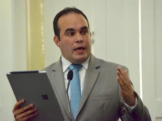 Deputado Davi Maia critica ação de censura do STF contra sites de notícia