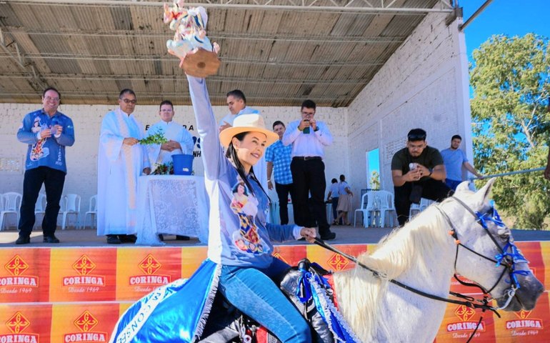 Prefeito Luciano acompanha missa campal na abertura da cavalgada da padroeira de Arapiraca
