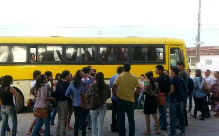Prefeitura de Anadia disponibiliza dois novos ônibus para transporte universitário