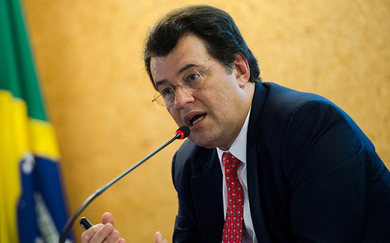 Ministro cobra acordo da Petrobras para o fornecimento de nafta