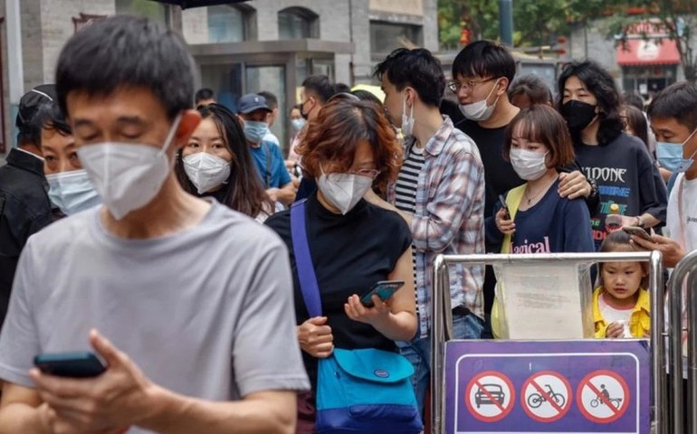 China suspende contas de mídia social de críticos da política sobre covid