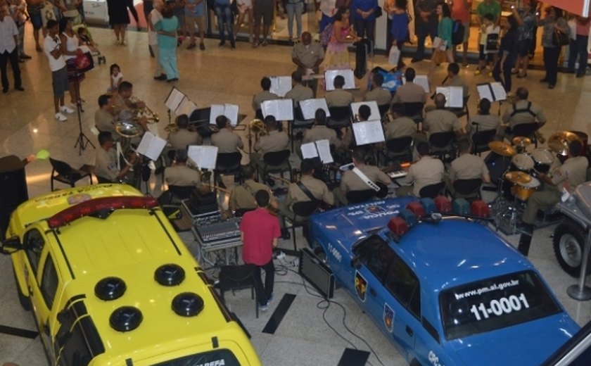 Semana Tiradentes: Polícia Militar inaugura exposição fotográfica em shopping