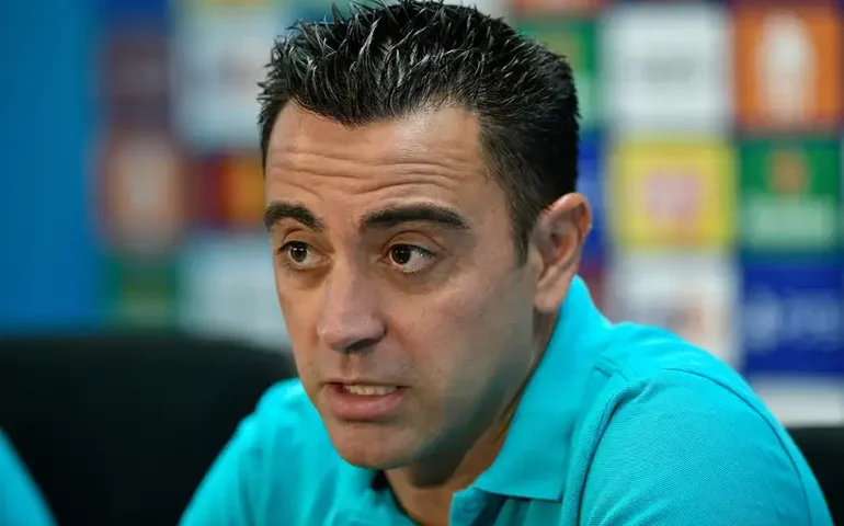 Xavi lamenta saída do Barcelona e faz desabafo: 'Não é fácil deixar o clube de sua vida'