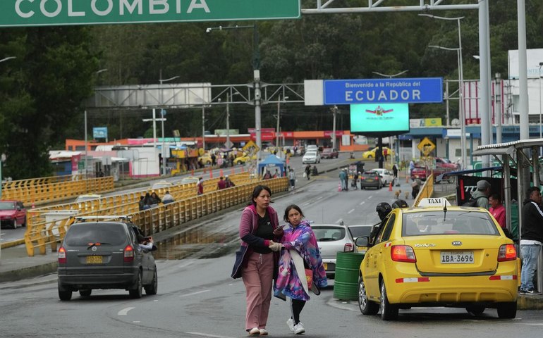 Presidente do Equador acusa entrada de guerrilheiros colombianos pelo norte