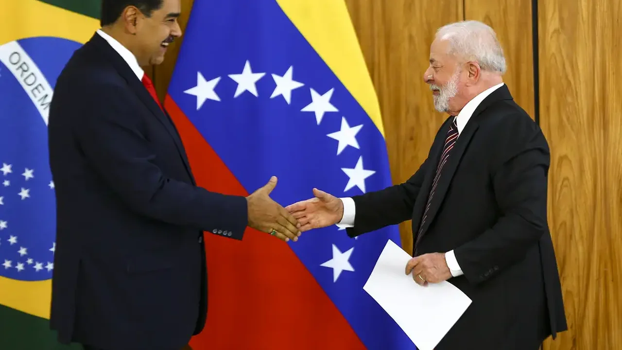 Lula e Maduro, da Venezuela, conversam por telefone