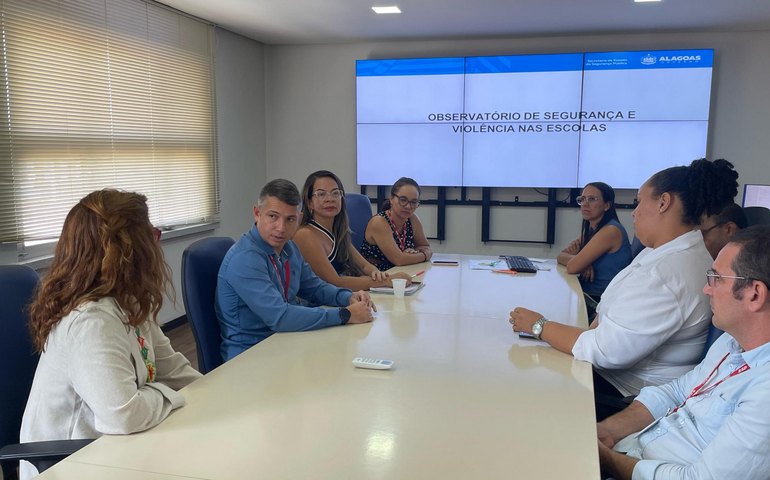 Governo e Vara da Infância e Juventude debatem ações preventivas para o combate à violência nas escolas
