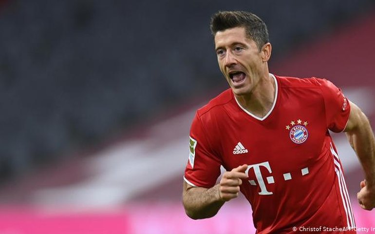 Lewandowski iguala feito de Gerd Müller ao marcar 40° gol numa edição do Alemão