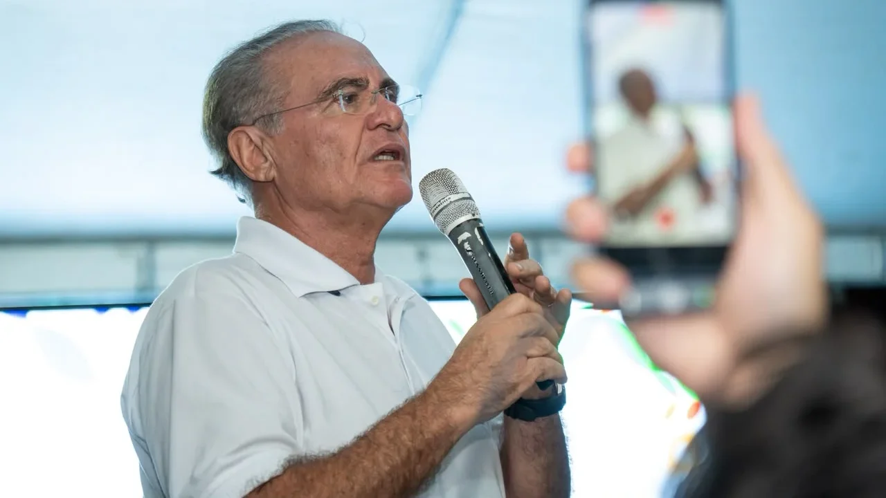 Renan garante adutora que levará água a 5 mil moradores do Sertão