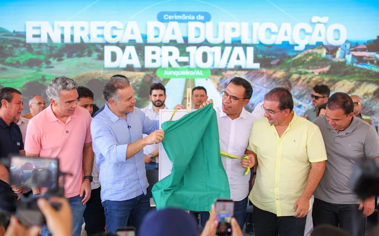 Em Junqueiro, Renan Filho entrega novo trecho da duplicação da BR-101; investimento foi de R$ 20 milhões
