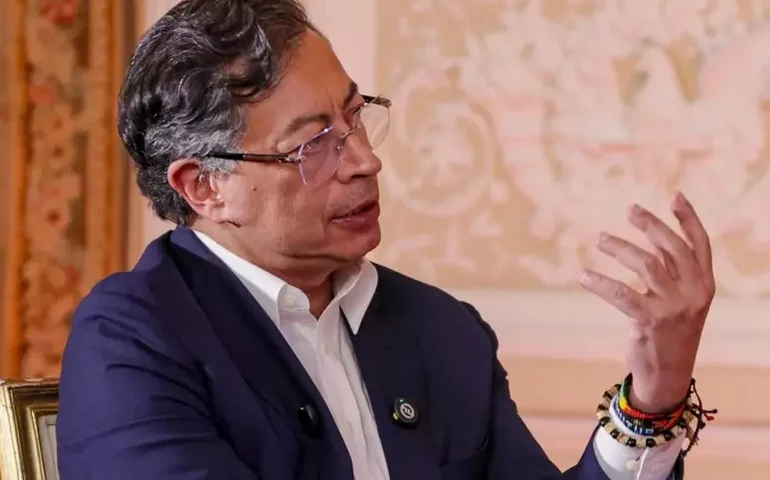 Petro acusa governo dos EUA de mirar petróleo da Venezuela