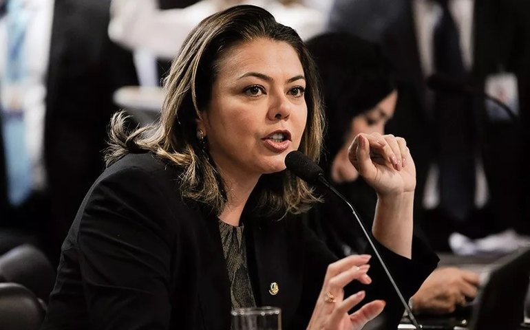 CCJ pode votar direito de crianças viajarem ao lado de pais em aviões