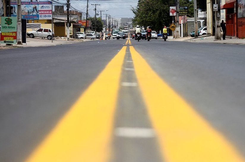 Governo inicia sinalização provisória da principal Avenida do Benedito Bentes