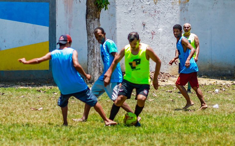 Centro Pop comemora 10 anos de atividades com feijoada, futebol e muita música