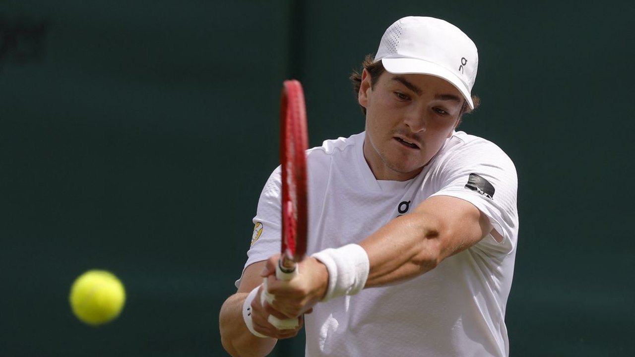 João Fonseca estreia em Wimbledon com 3 a 0 sobre Bautista Agut
