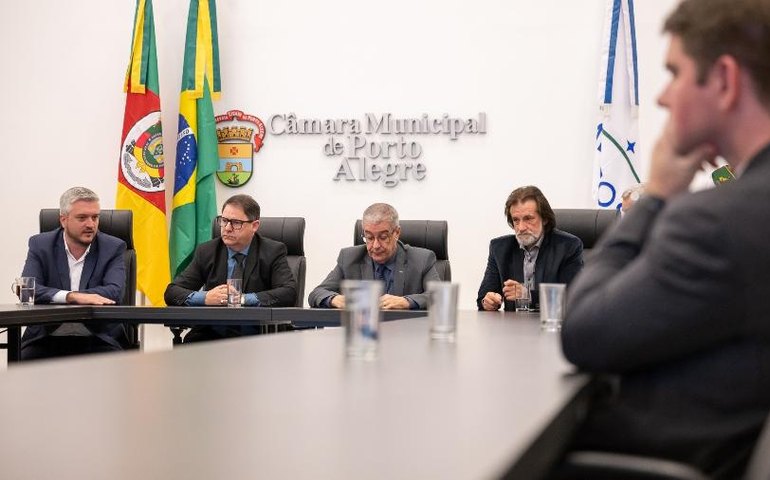 Vereadores de Porto Alegre fazem acordo para revogar Dia do Patriota