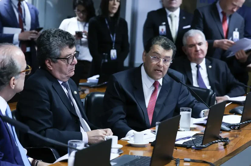 Comissão do Senado aprova aumento da taxação de fintechs e bets