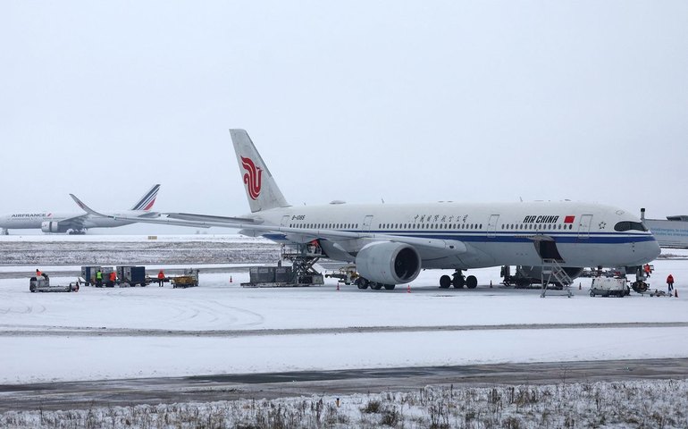 Tempestade Goretti provoca nevascas e cancela centenas de voos na Europa
