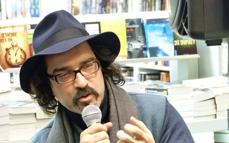 Atiq Rahimi fala de suas inspirações para o romance &#8216;Os Carregadores de Água&#8217;