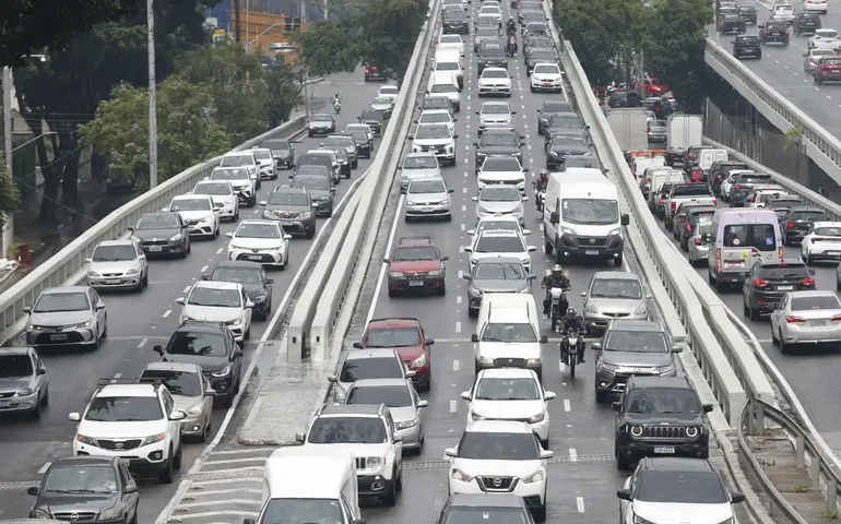 ABCR/Tendências: fluxo total de veículos em estradas pedagiadas sobe 2,4% em agosto